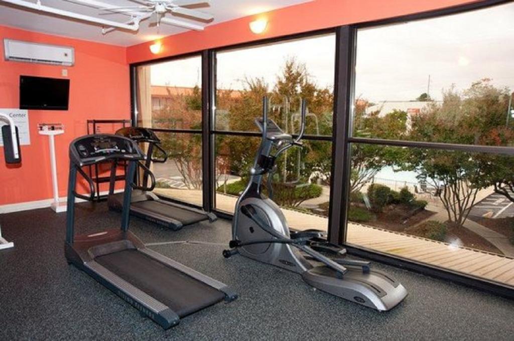 Baymont By Wyndham Fayetteville Fort Bragg Area Екстер'єр фото