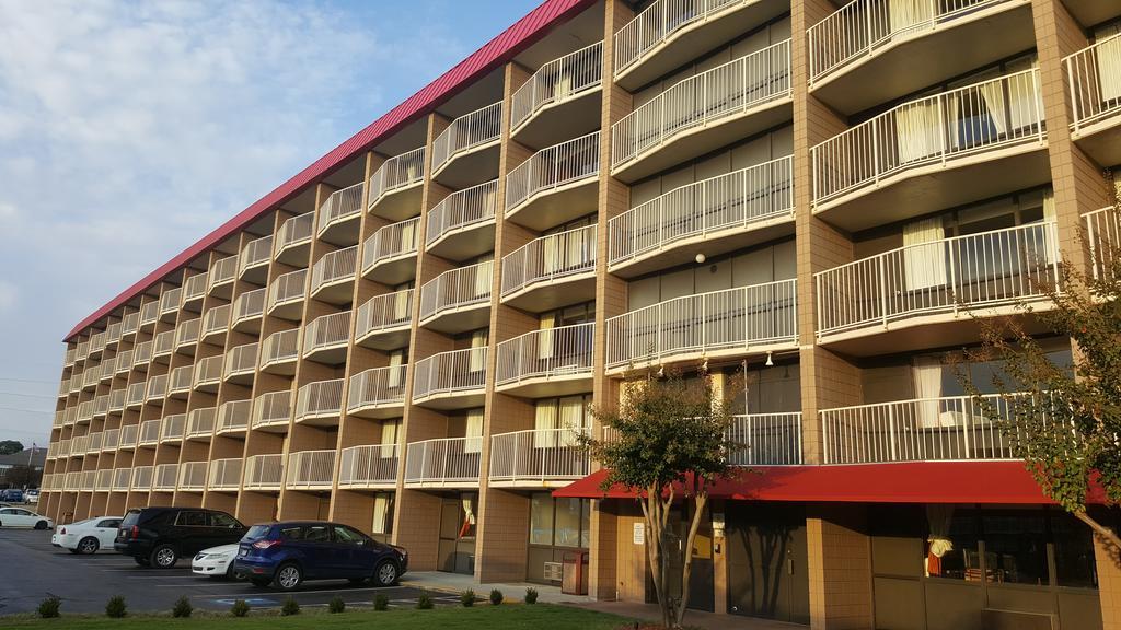 Baymont By Wyndham Fayetteville Fort Bragg Area Екстер'єр фото