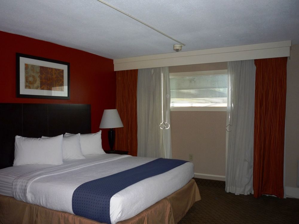 Baymont By Wyndham Fayetteville Fort Bragg Area Екстер'єр фото