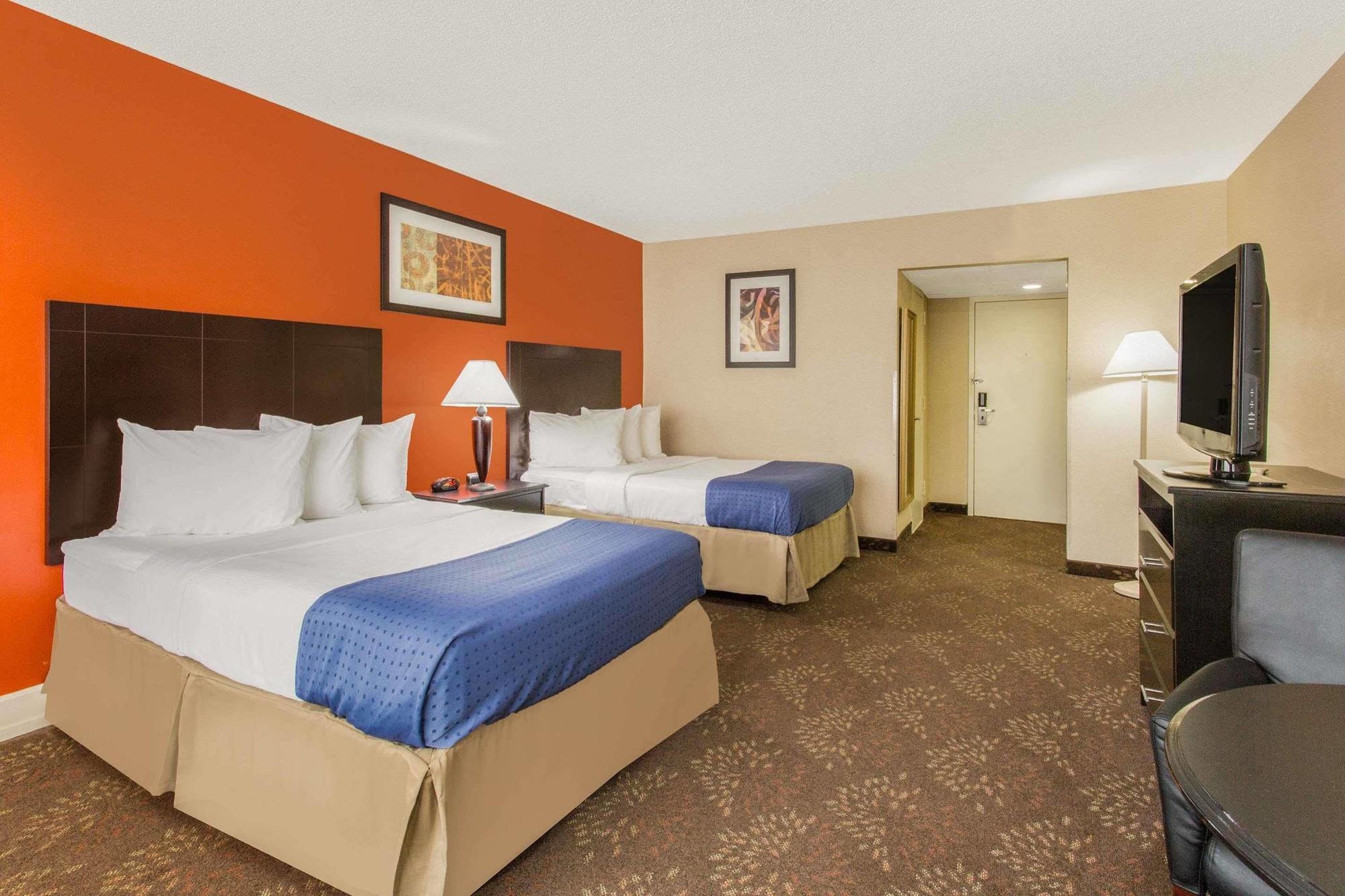 Baymont By Wyndham Fayetteville Fort Bragg Area Екстер'єр фото