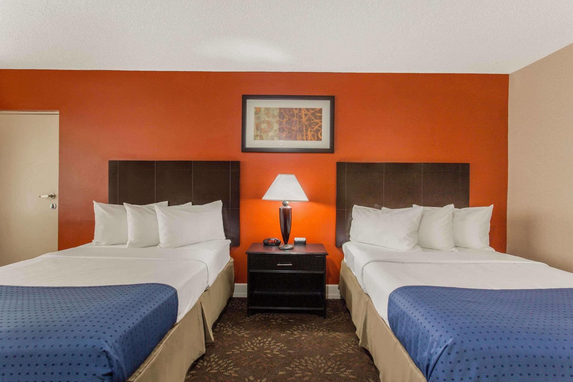 Baymont By Wyndham Fayetteville Fort Bragg Area Екстер'єр фото