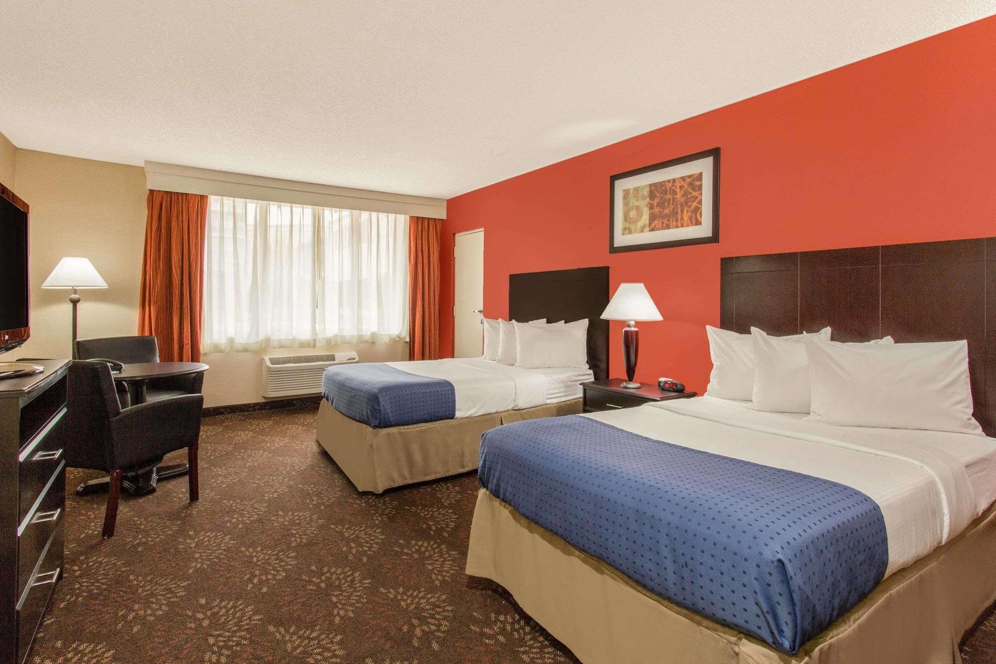 Baymont By Wyndham Fayetteville Fort Bragg Area Екстер'єр фото