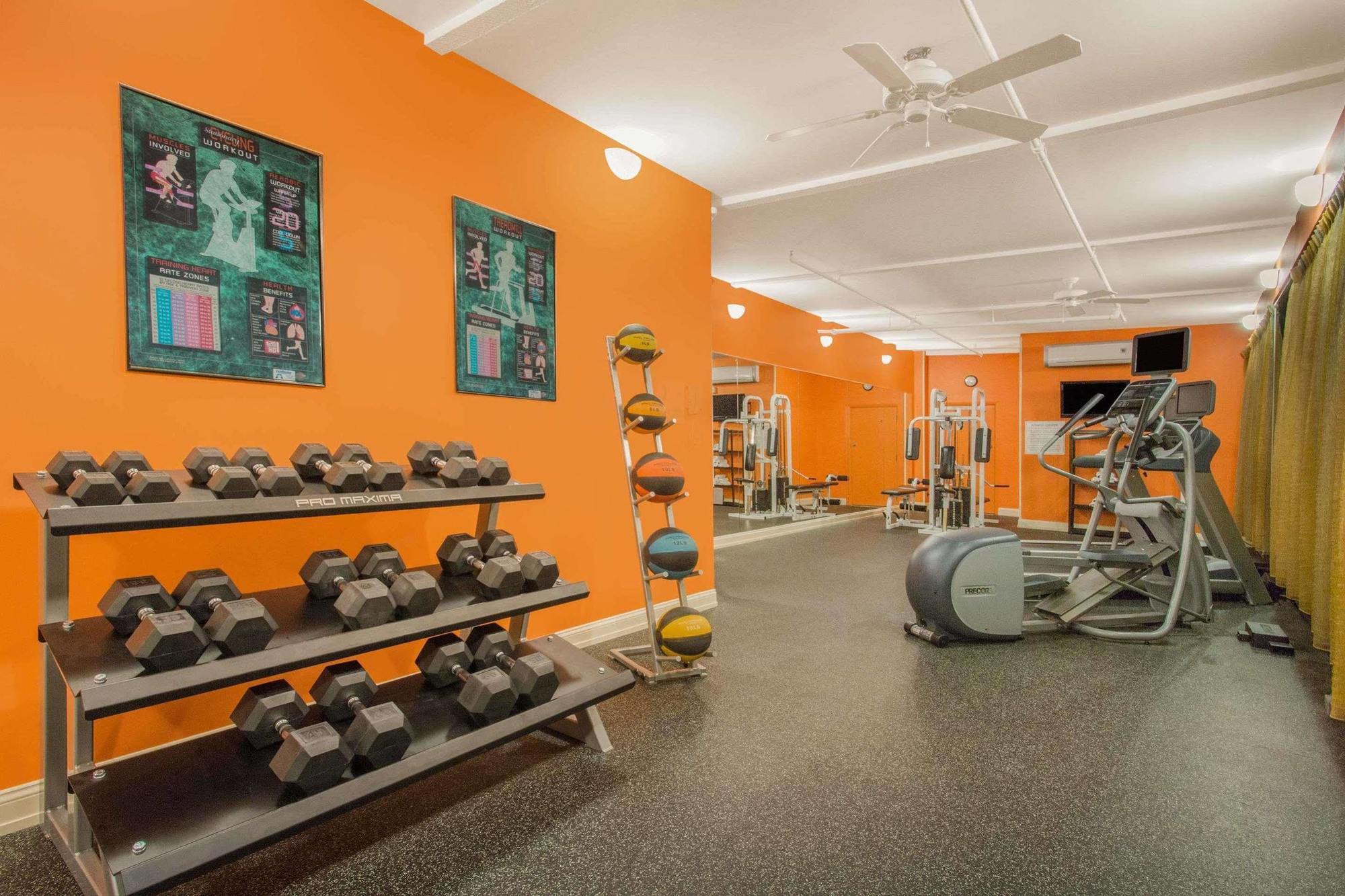 Baymont By Wyndham Fayetteville Fort Bragg Area Екстер'єр фото