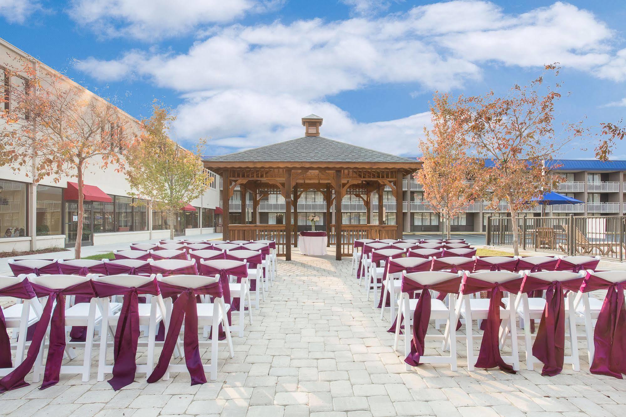 Baymont By Wyndham Fayetteville Fort Bragg Area Екстер'єр фото